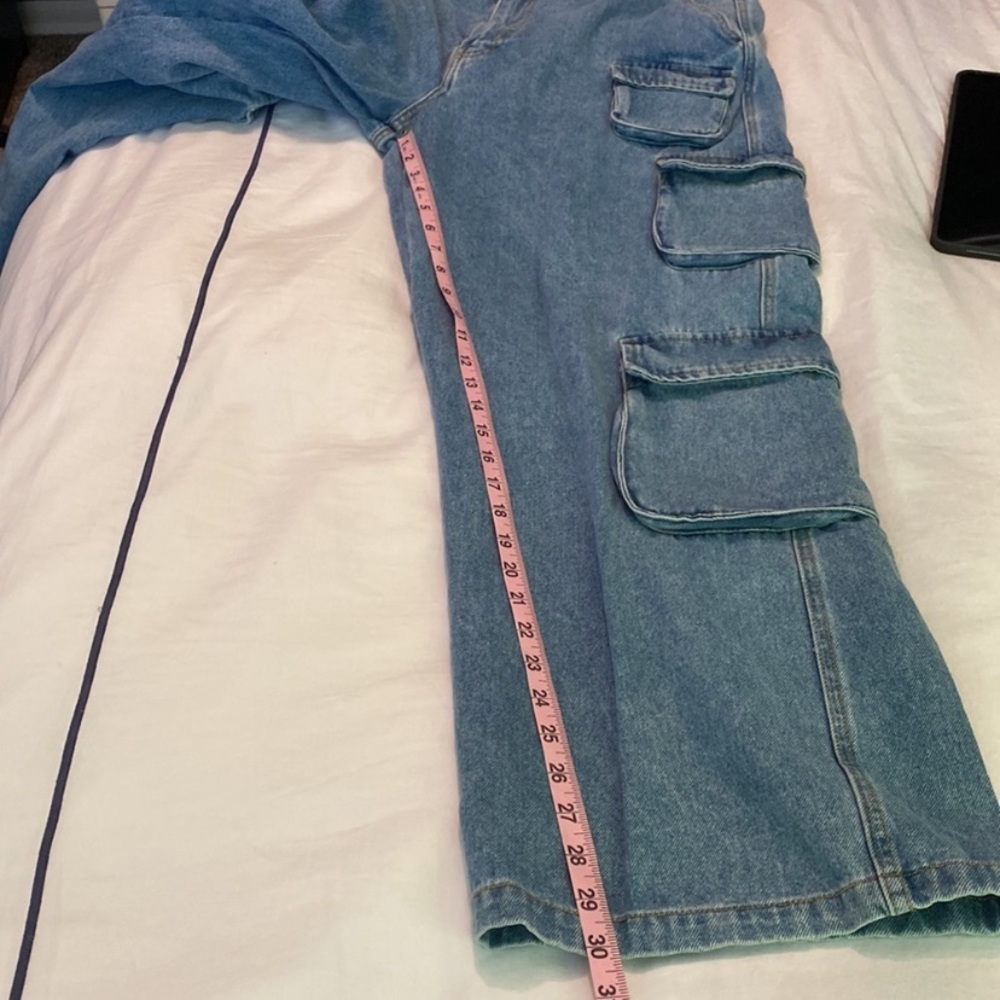 Forever 21 Relaxed Cargo Jeans NWT - Picture 6 of 8